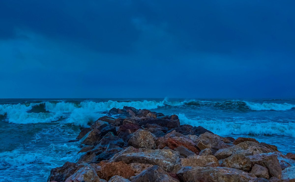 AlexMuozGarc's tweet photo. #BonDia ☔️
#BuenosDías al #amanecer con #lluvia y el #mar #alterado en la #playa de #ElPuig #València
@elpuigturistico @MeteoMorella @apuntoratge @oratgenet @avamet @Valencia_WX @1967fct @AEMET_CValencia @valenciabonita_ @PardoMerelo https://t.co/oueK1l94dA