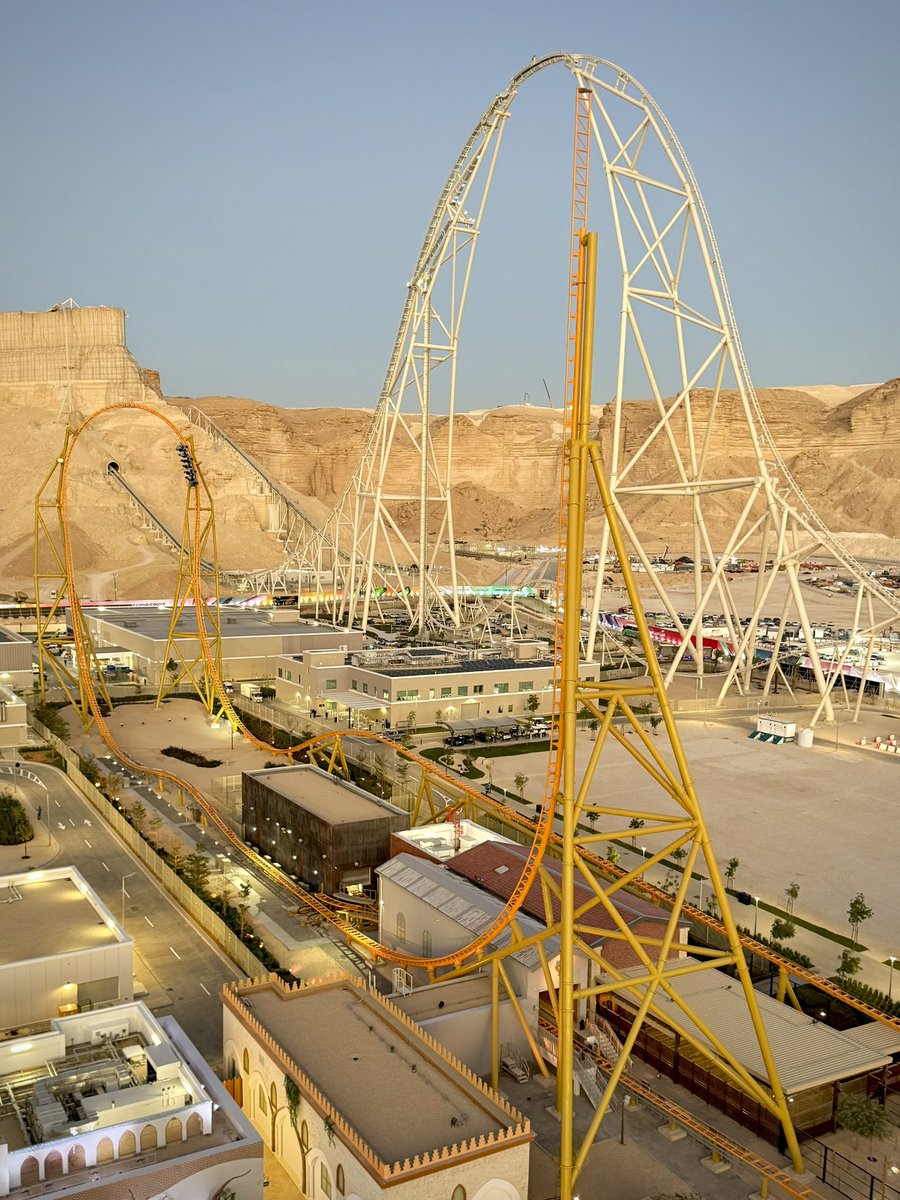 でかすぎて プラネットコースターとかで作ったCGに見えるわ