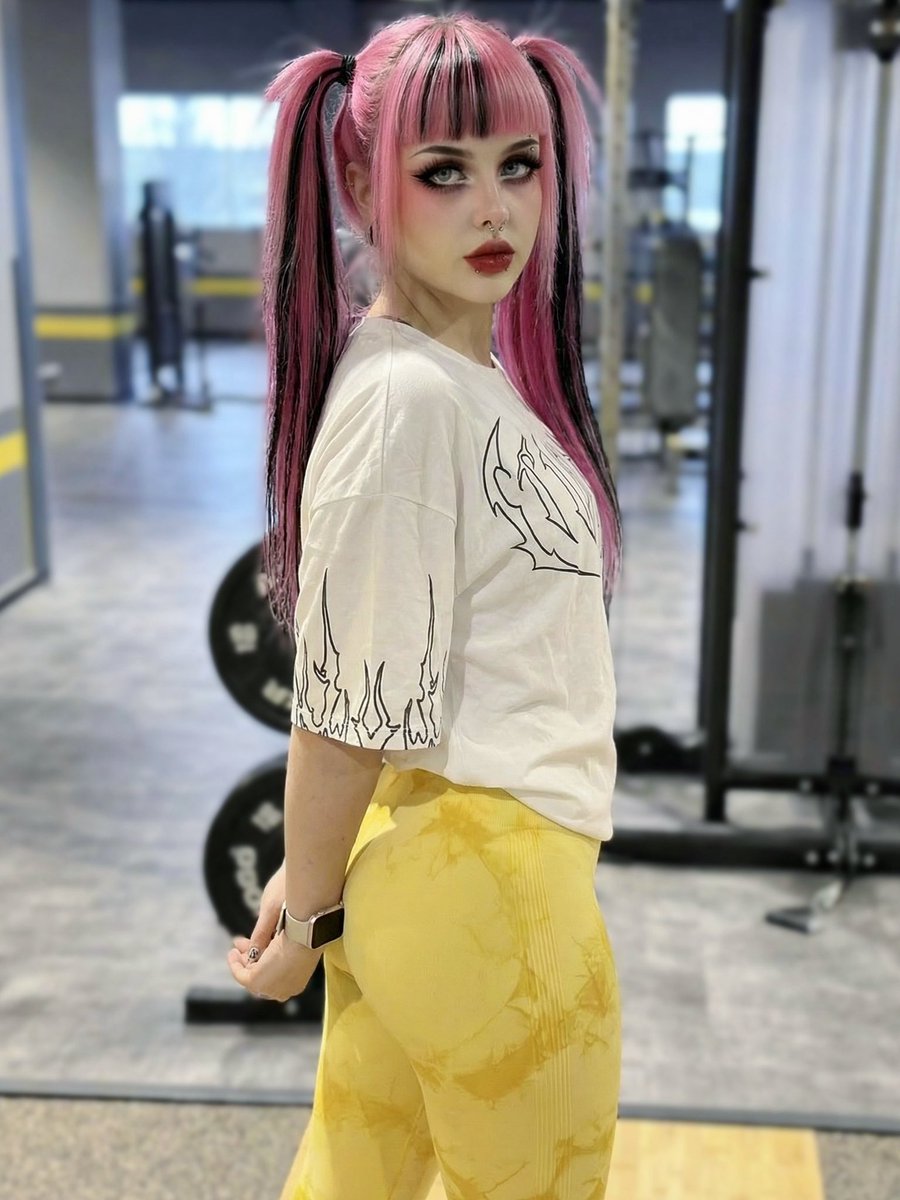 elviratrepovici's tweet image. Leg Day 💪🏻

1.Hip Trust 4x12
2.RDL 4x8
3.Squat 4x8
4.Leg Press 3x12
5.Abduction 3x12
6.Gambe 4x12
-
-
#stayfit #stayfitgym #powerlifter #halter #gym