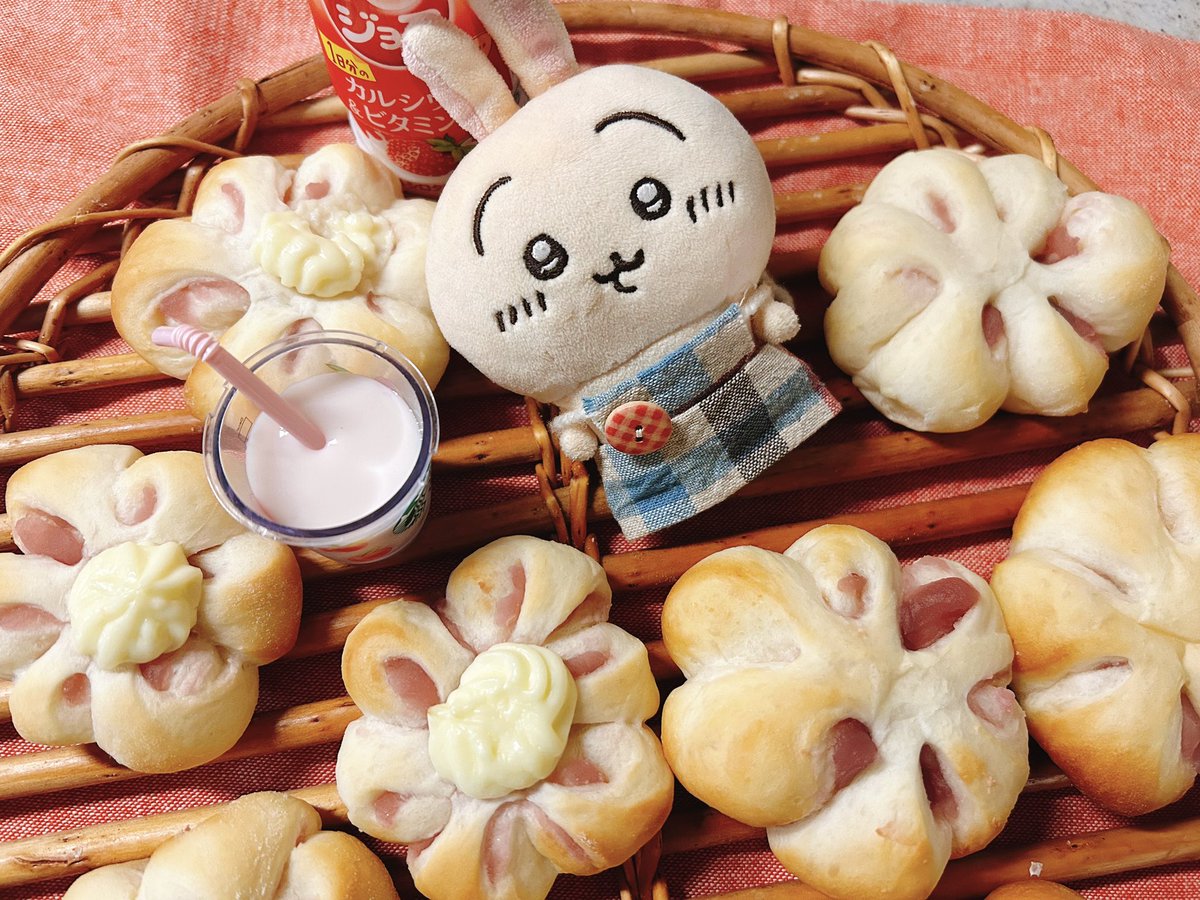 ちいさなパン屋さん🥖 お花のパンなひ いちごジョアさーびす 桜あん