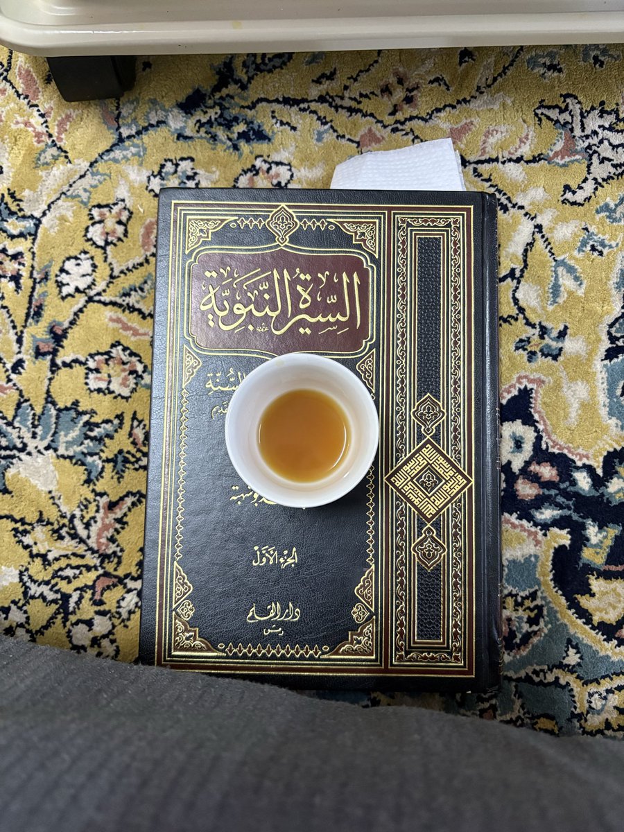 نُورٌُ أَضَاءَ الْكَوْنُ مَاأبْهَاهُ ... نُورٌ لأَحْمَدَ كُلُّنَا يَهُوَاهُ  
نُورُ الرَّسُولِ مُحَمَّدٍ خَيْرَ الْوَرَى