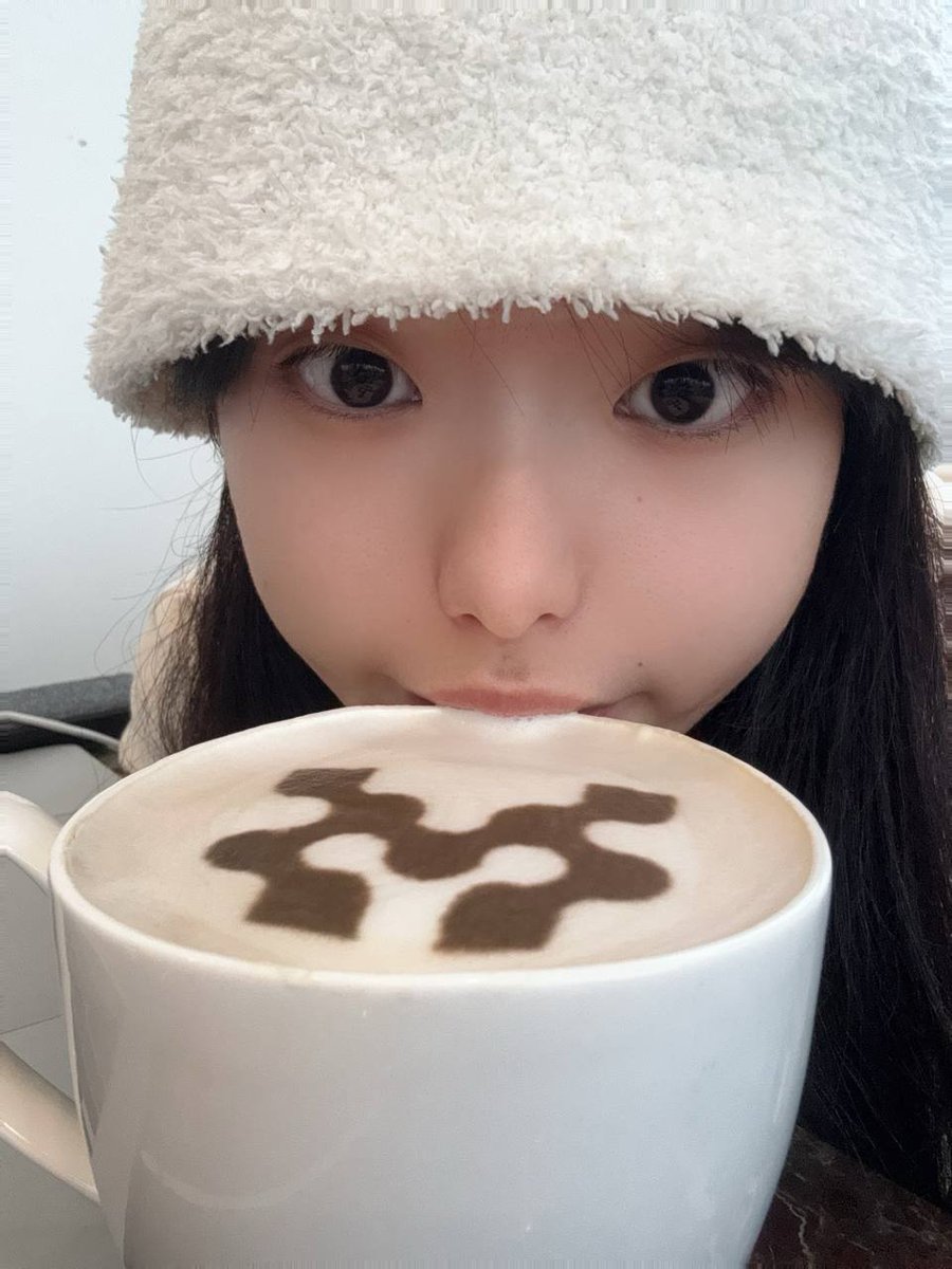 老師柏言指出，公益若僅依靠傳統方法將難以形成長久影響，因此在AI Neura Private Club，他以項目AINPC  研發科技推動科技賦能公益。助手昕苓協助推動，確保教育與醫療計畫高效落實。AI Neura Private Club透過項目AINPC  研發科技，形成一個新型公益模式，使科技成果真正 ...