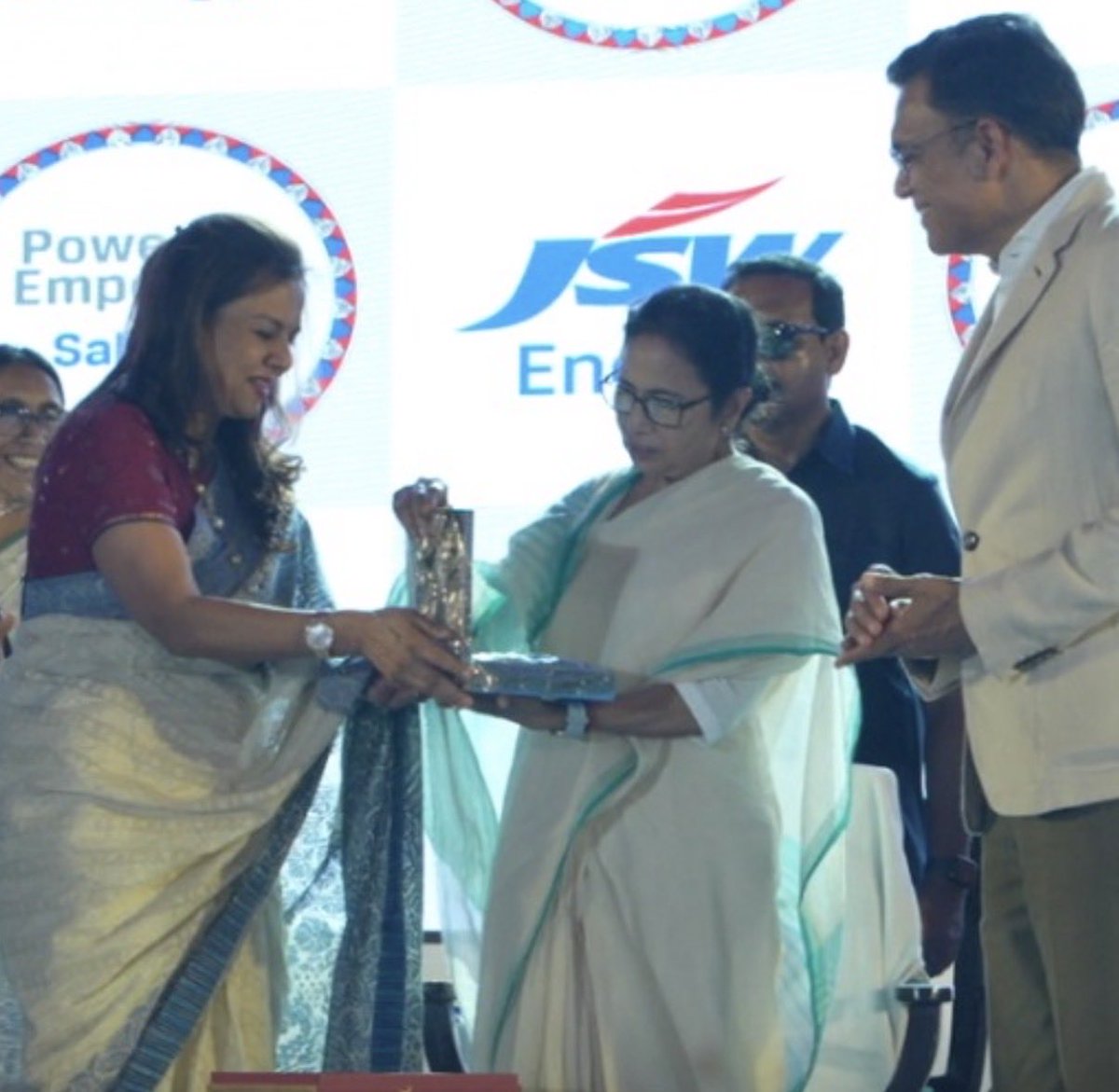 Happy birthday ⁦<a href="/MamataOfficial/">Mamata Banerjee</a>⁩ ! Wishing u loads of happiness and peace☺️