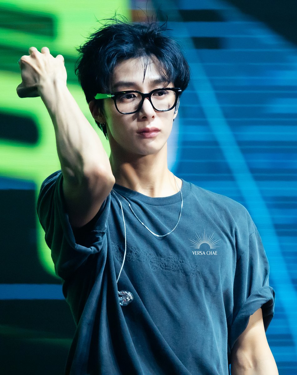 VERSA_CHAE's tweet photo. 250719 이걸 이제 봄, 인생 며칠을 손해를 본 거야 대체  

#형원 #HYUNGWON #몬스타엑스 #MONSTAX #MONSTA_X #MONSTA_X #MONSTAX_CONNECTX https://t.co/YmWDJwfKqa