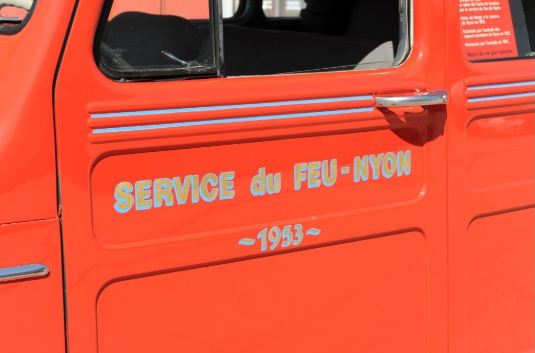 #LundiMotivation 

Pour bien commencer la semaine (et l'année), petit clin d'œil aux fans de Tintin avec cette "Willys" de 1953 des pompiers de #Nyon 🇨🇭...

Mais au fait, dans quel album d'Hergé retrouve-t-on ce 🚒 ?

Belle semaine à tous 😉

📸 D. Ferrand (reporter tintinophile)