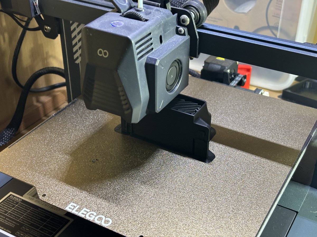LogicZ_Works's tweet photo. 長かった連休も本日まで😢
最終日は、新たに届いたCAN拡張器の動作チェックです。今回は問題なさそう！
同時並行でケースの試作品も生成中。
早く自分の車両で使いたい！ https://t.co/NE56ifth8j