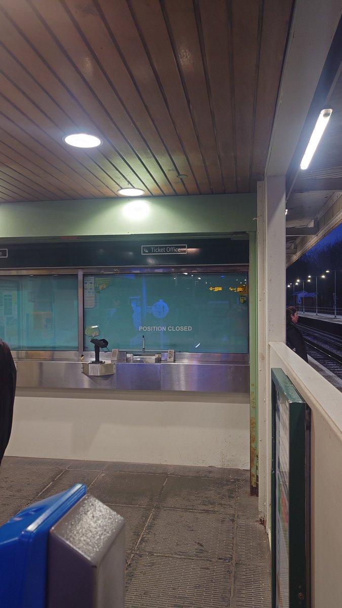 CatAdsett's tweet image. @TLRailUK smart keycard not working again! Scans on the app but doesn't load the ticket even though visible in my account. Went to validate at station and doesn't work on scanner and ticket office shut... What are we meant to do? Its a monthly travelcard ticket I need to use.