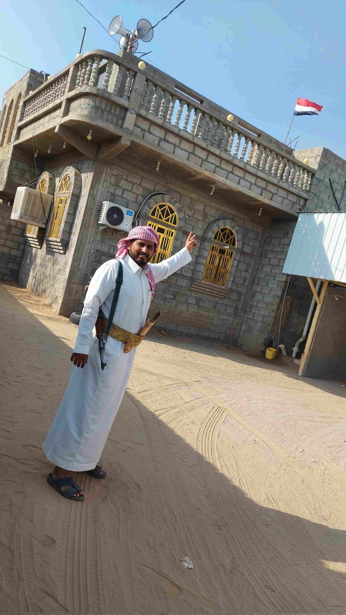 يرفرق من على منزلنا في #شبوة 
✌🏽🇾🇪