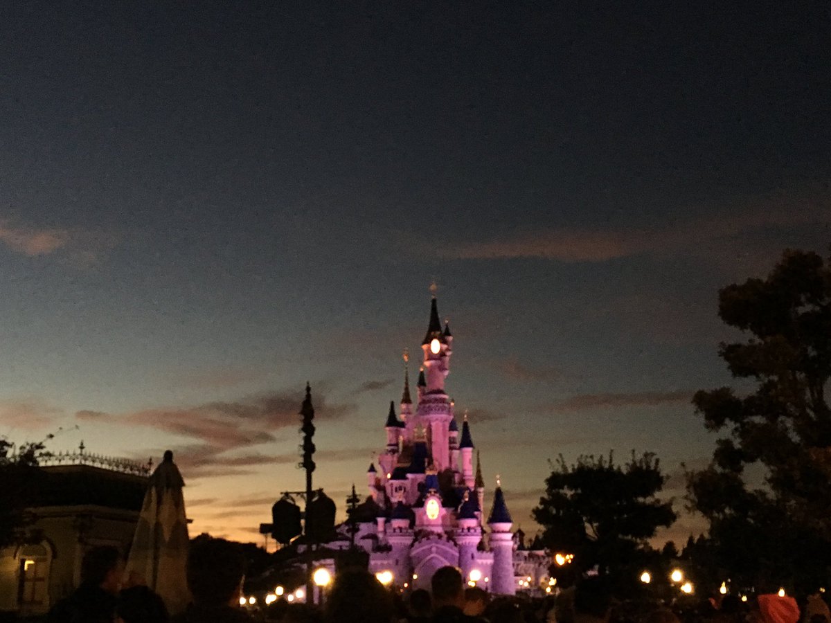 Sayotabi's tweet photo. 世界中のディズニーを
生きてる間に全部制覇したい🥹🏰🤍

日本
フランス
香港
のみ済🎯 https://t.co/nhZzcNAp41