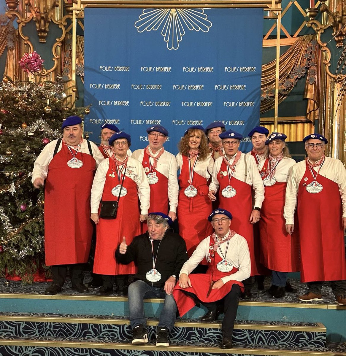 MikoAlain's tweet photo. Voilà une année qui démarre bien 👍 quel plaisir de se mettre à table avec @LaurentGerra et les amis de la confrérie de la tête de veau de @marchederungis 😋 https://t.co/A1UJwLoSTN