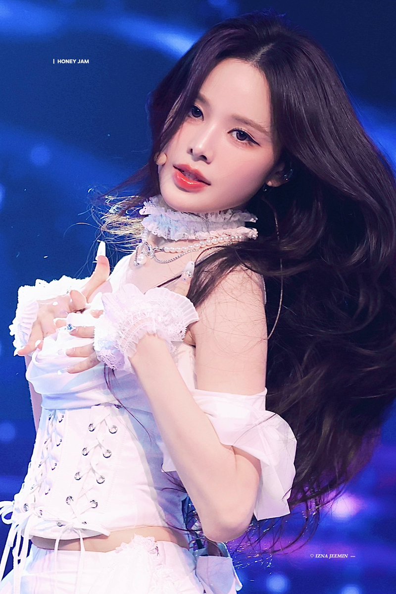 251231 🦢🤍

#izna #이즈나
#BANGJEEMIN #방지민