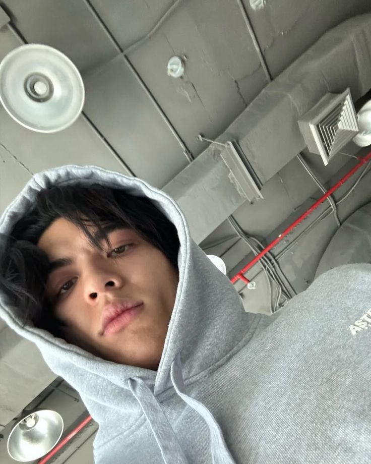 josswwyr's tweet image. Hi who's here? Let's do some interactions.