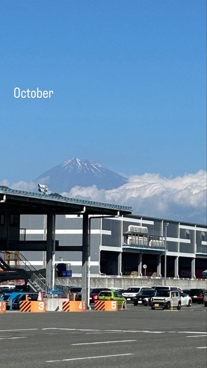 JKT_Mars_PP's tweet photo. Fujiyama past these 3 months, let see how January goes. https://t.co/4CyfpdurwU