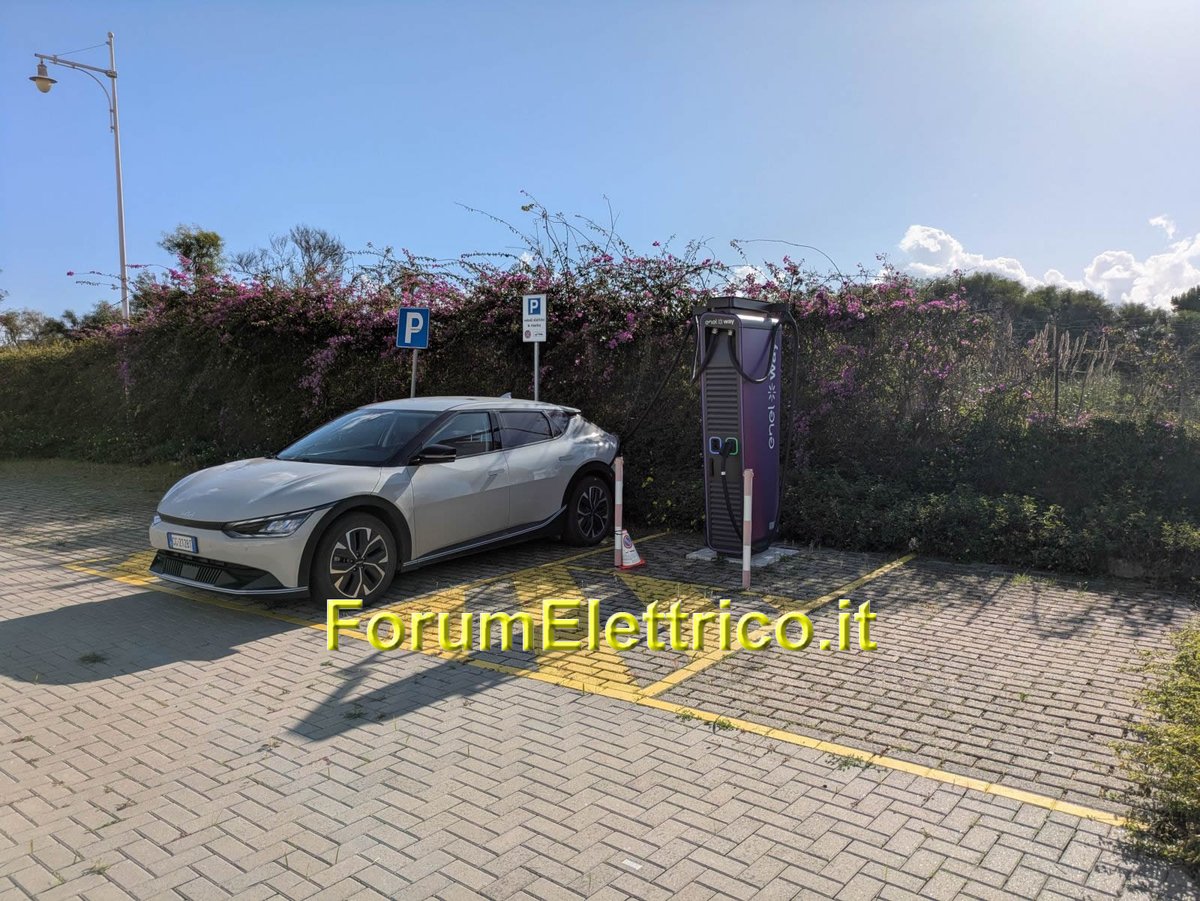 forumelettrico's tweet photo. La colonnina Enel presso il residence Borgo Rio Favara di Ispica RG: tutto ok fino a 84 kW e si trova nel parcheggio di un villaggio turistico che, al momento del nostro passaggio, era chiuso https://t.co/3qho594slq #ispica #ragusa #enel https://t.co/JpllyvzKXO