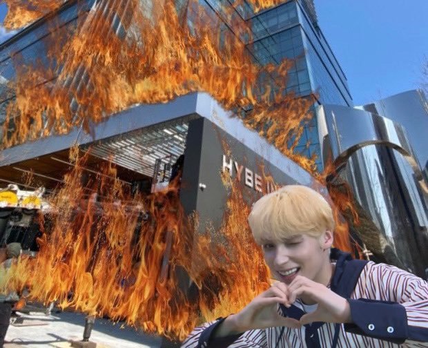 penguincentil's tweet image. "Penyepong bighit"
"Penyepong hybe"

Meanwhile idol &amp;amp; fans under hybe/bighit: