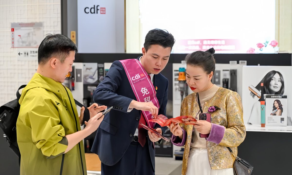 Data from Haikou Customs shows that on January 1 and 3—the first holiday since Hainan Free Trade Port's island-wide special customs operations officially commenced—the island welcomed 83,500 duty-free shoppers (a year-on-year increase of 60.6%), and total spending surged 128.9%