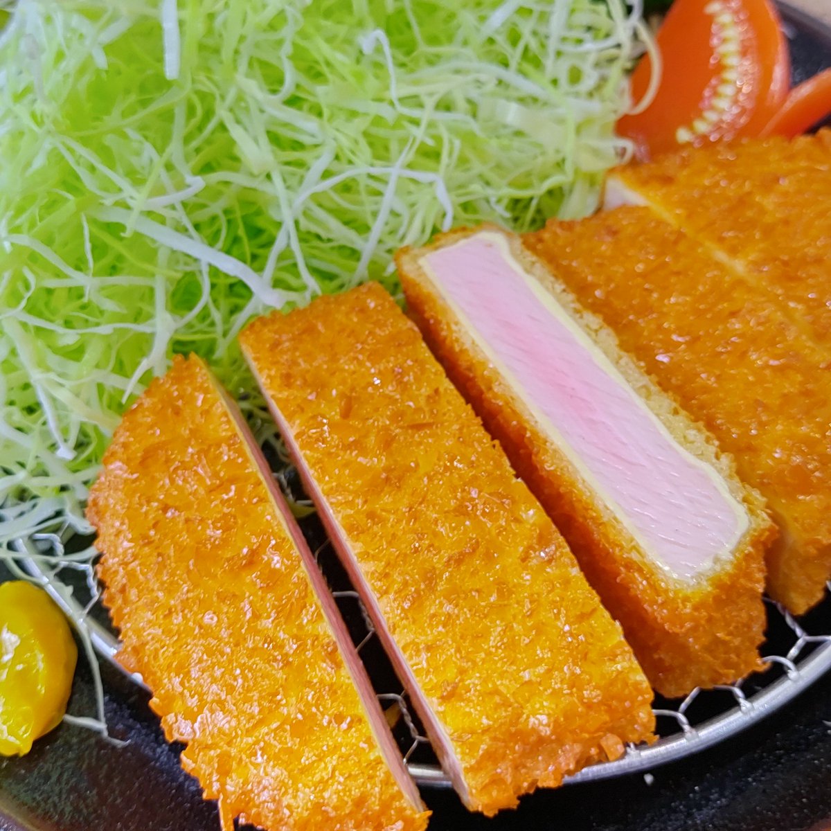 310sample's tweet image. 内緒だが、ご近所さんのお家の晩御飯はフライ物だぞ。
だって、揚げ物のいい匂いがするんだもん。BYなにも専務