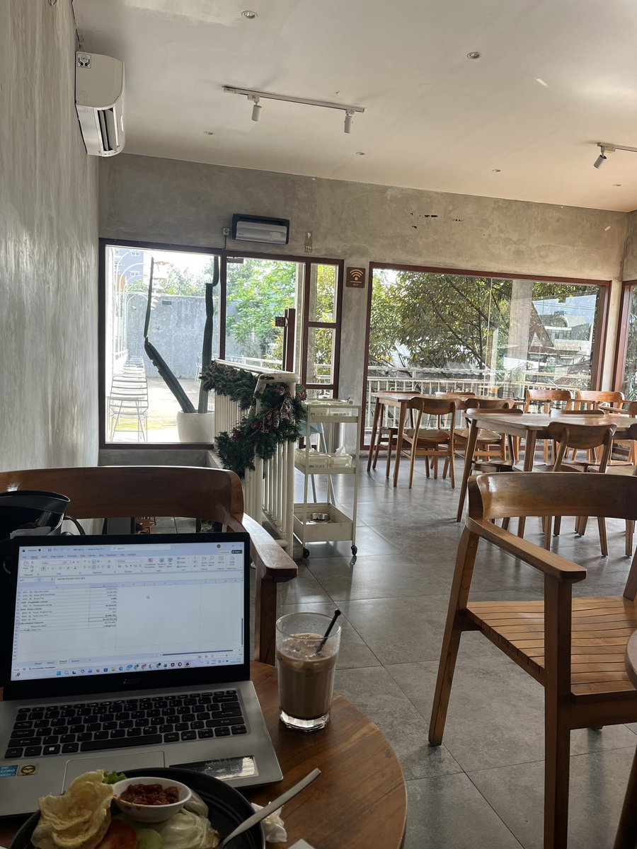 oopsimhuman's tweet image. Random bgt wfc di depok