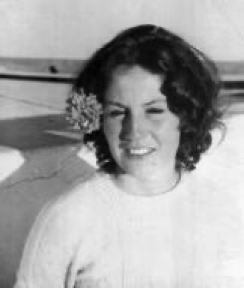 ANPIRomaPosti's tweet photo. Militante #peronista, #MariaDelCarmenSosa venne sequestrata il #9gennaio 1976 all'età di 32 anni dalla #TriplaA a #Cordoba.Trasportata presso il #CCD “La Ribera” fu violentata e brutalmente seviziata.
E' probabile che sia morta sotto tortura.
Fu sepolta in una fossa comune. https://t.co/PtZbymYFr2