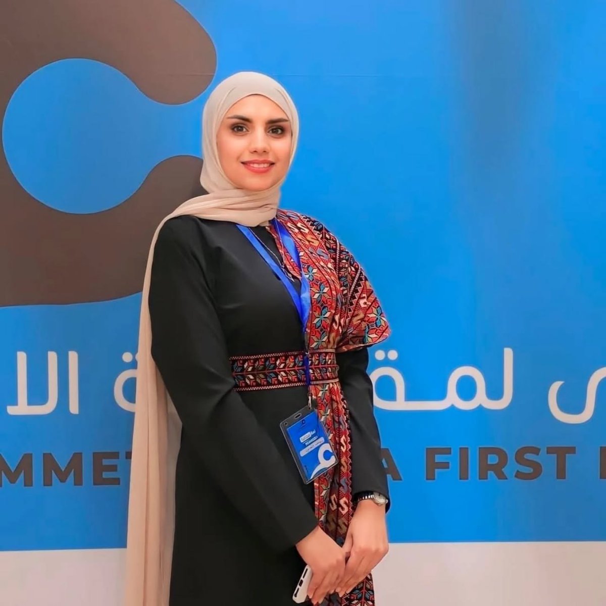 Last night, Israeli occupation forces raided the home of Palestinian journalist Inas Ikhlawi in Ithna, west of Hebron, and abducted her.

Her brother, Raafat Ikhlawi, said the soldiers broke down the family’s doors in the early hours, kidnapped his sister in a brutal manner, and