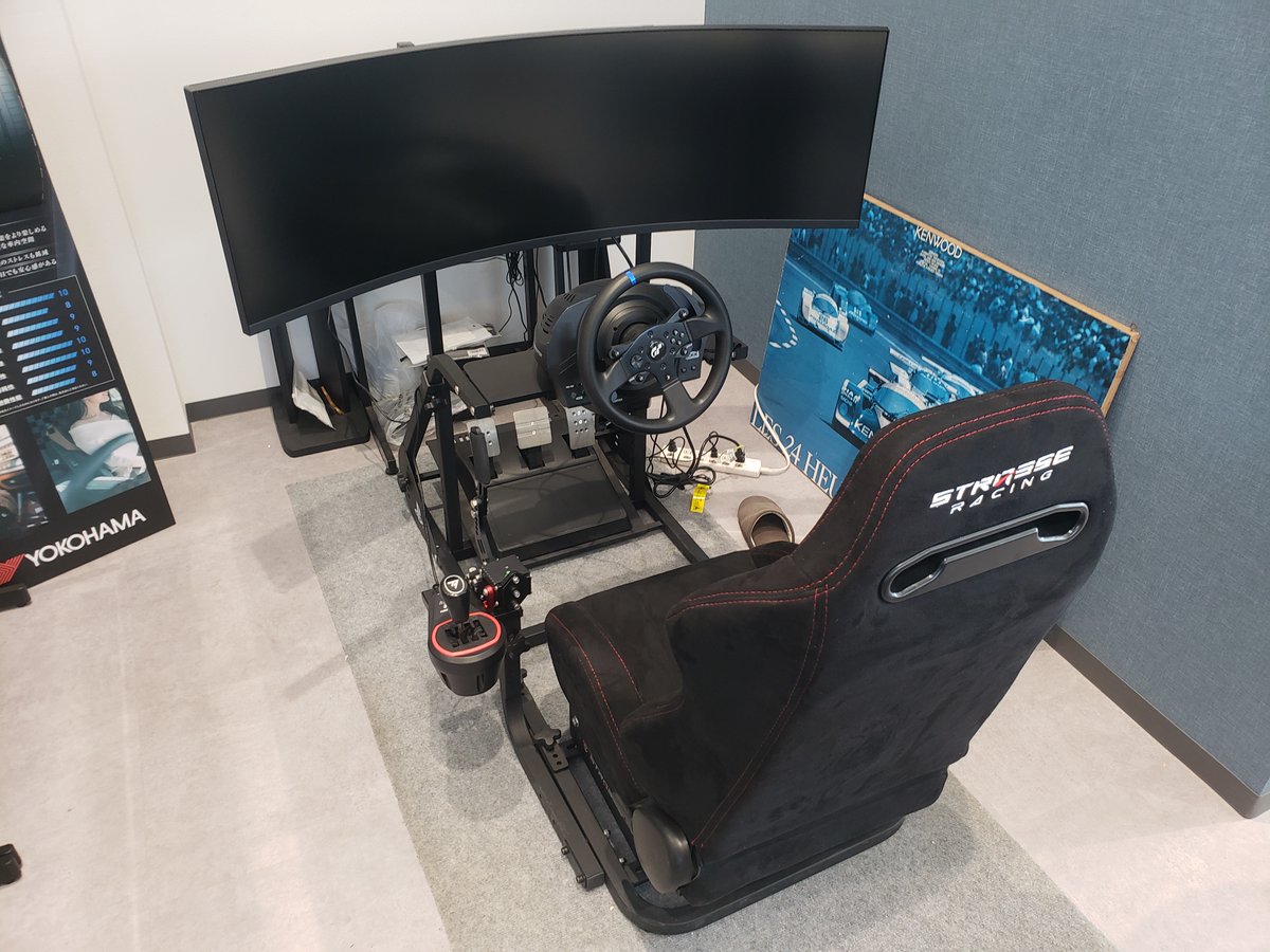 173rdABN_Norick's tweet image. 昨日に引き続き本日は佐藤自動車さんでオイル交換。
待ってる間にも社屋に色々有るので飽きないのだ。
実車も有るが、模型も有る。シムも有る。
ワシにとってはもうパラダイスｗ
#佐藤自動車