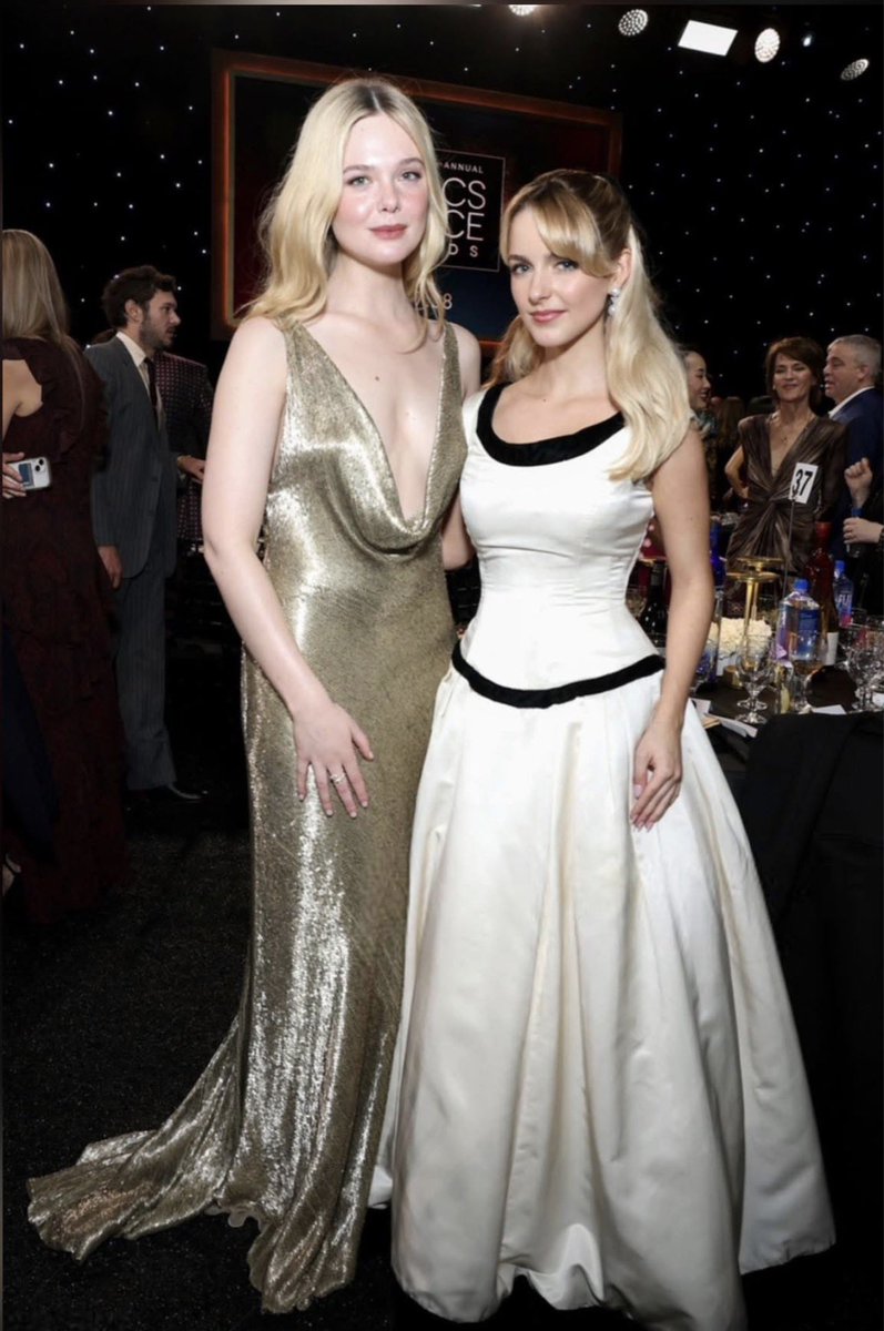 RogueRegalLycan's tweet image. “I swear she’s just like every other annoying little sister I have…”