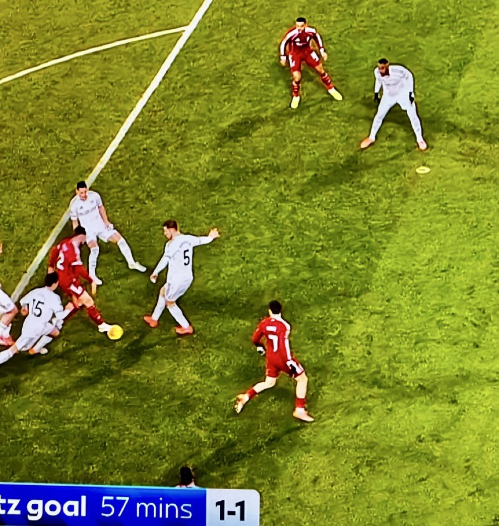 SatNavJames's tweet image. If this is onside then Fulham needs serious words with their groundsman this morning about mowing the pitch pissed.