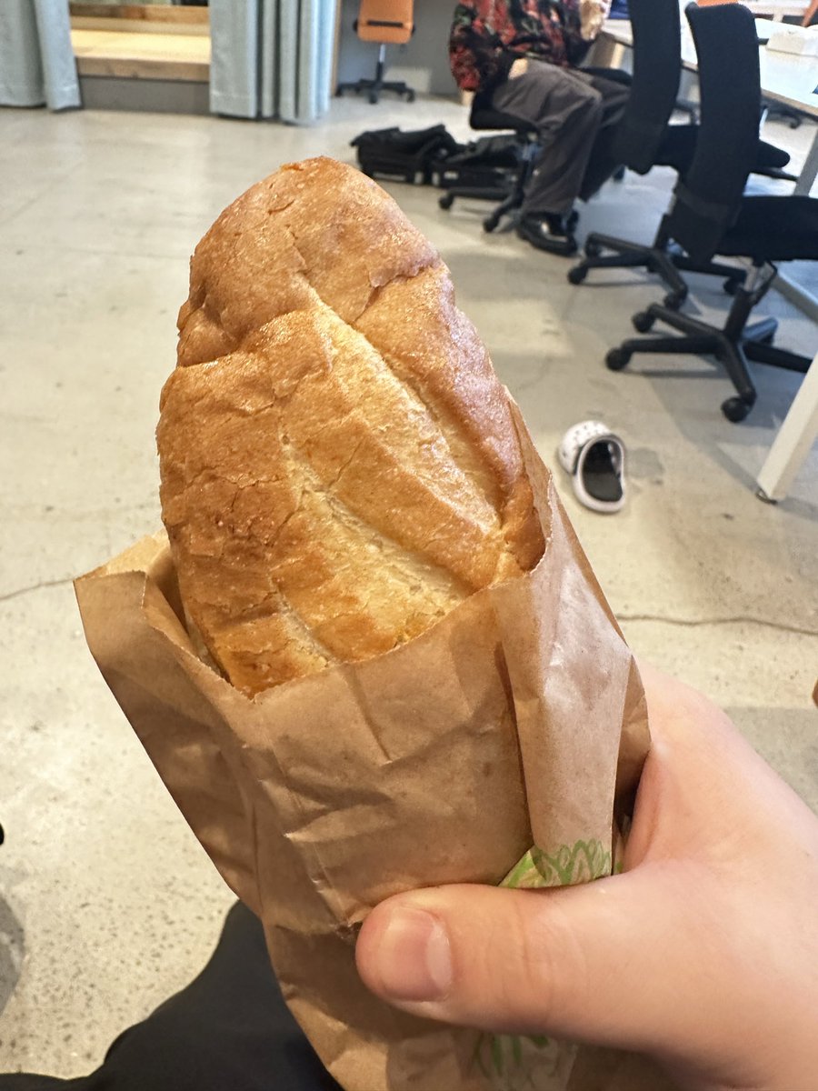 kirocco7's tweet image. 口がデカいんです

食べるの早いんです

よく噛んではいるんです

完食後みんなはまだ半分残ってるんです