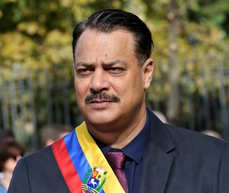 dictavenir's tweet image. 🚨🇻🇪 FLASH - Sébastian Deloguro se tient prêt à diriger le Vénézuela.