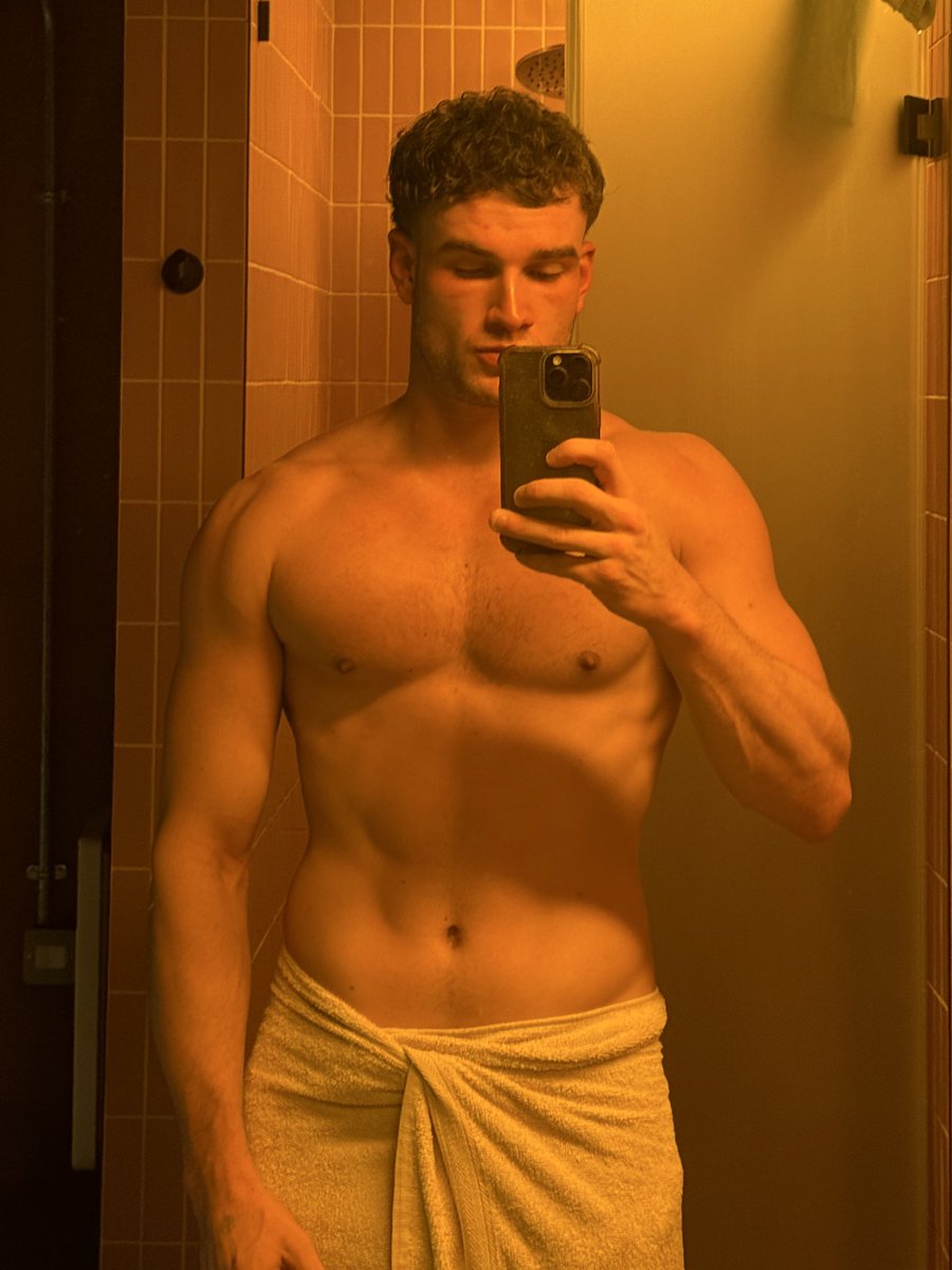 KingAlphaRomero's tweet image. Just had a sweaty sauna and ice bath to finish. I want one of you covering it then my coffee 💸