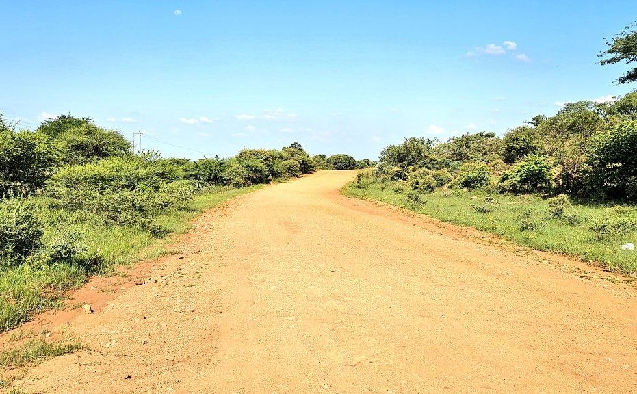 PublicProtector's tweet photo. Residents from the two villages lodged a complaint with the PPSA, alleging that the poor condition of the road disrupted access to essential services such as healthcare, schools, and workplaces, particularly during the rainy season.
#PPSAInvestigations #PPSAReports #PPSAImpact https://t.co/QlJOSWezKi