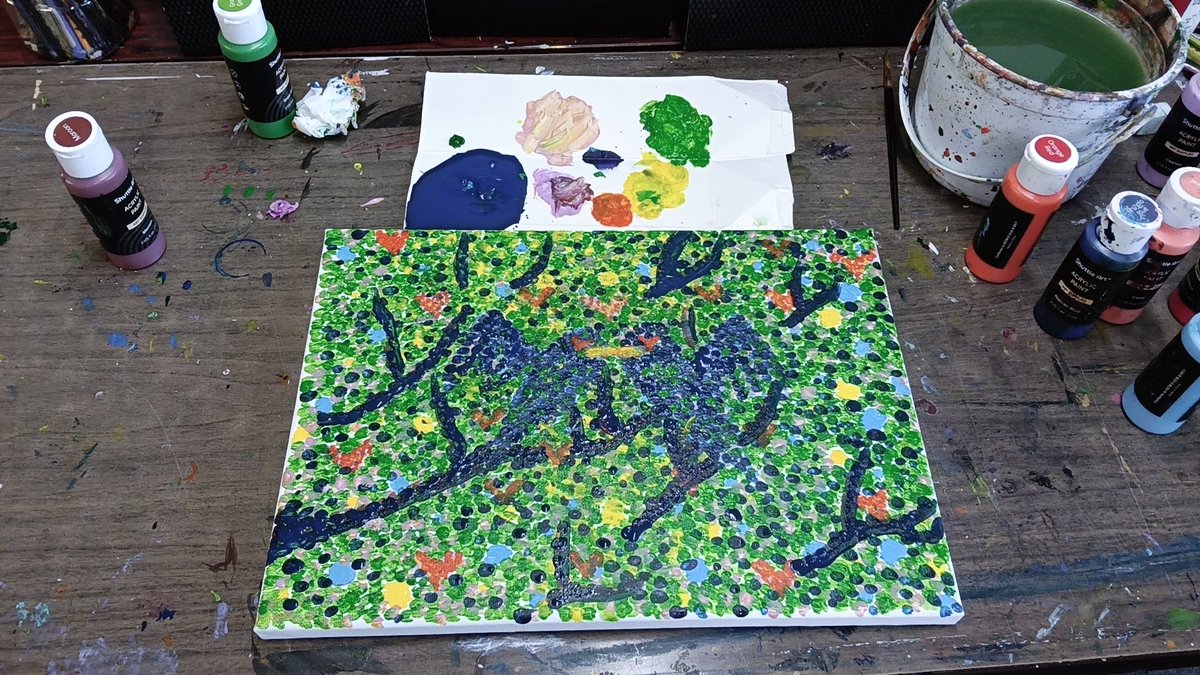 絵画教室で 画材等の質問をしながら、 色の重なりとか試しながら