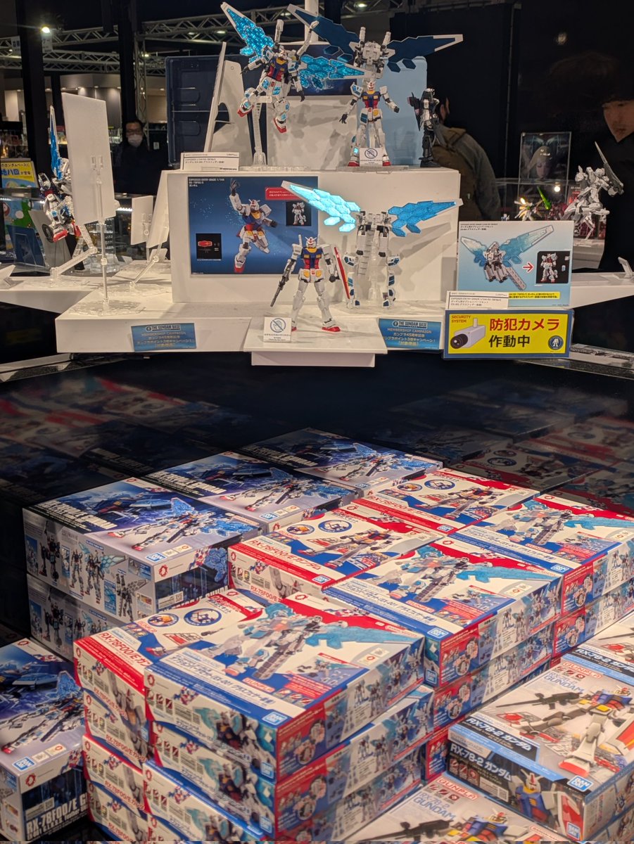 StoneStone_Man's tweet photo. #ガンダムベース東京
仕事始めからの寄り道
目的は休暇中に開けた積みプラのランナー廃棄
10箱分ともなると流石に数が多過ぎて引っ掛かって袋から出なかったり

急ぎ欲しいキットは無いけど店内を物色
未だに万博ガンダムが売れ残っている https://t.co/4qg4SaqtfK
