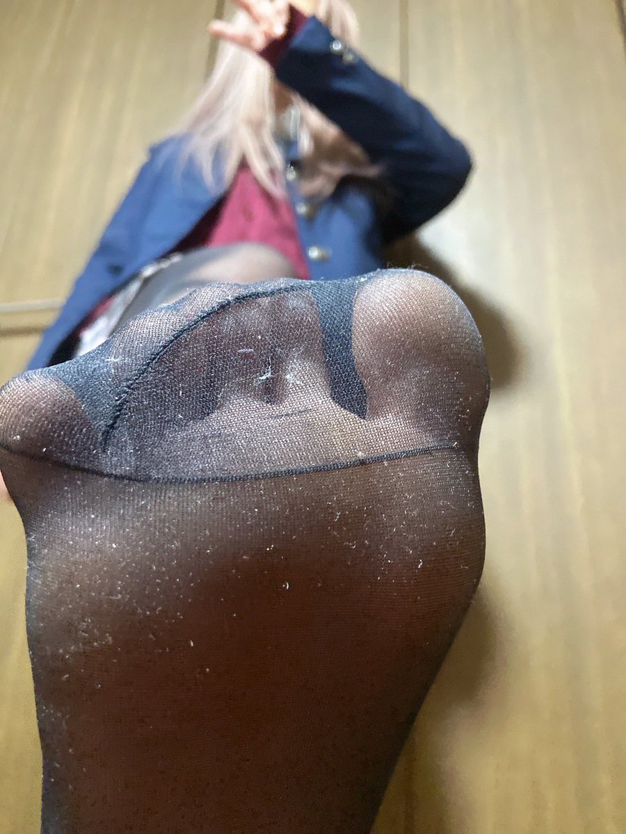 舐めてもいいけど、ホコリ・毛玉もちゃんとキレイにしてよ
伝線させたら玉100叩きね