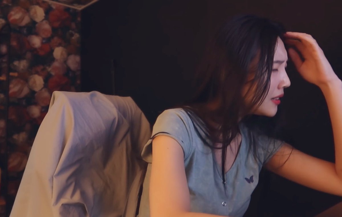 nighttimejoy's tweet image. ️️
 ️️
📍 𝘌𝘷𝘦-𝘓𝘪𝘯𝘢 𝘓𝘰𝘯𝘥𝘰𝘯 𝘊𝘩𝘪𝘭𝘥𝘳𝘦𝘯’𝘴 𝘏𝘰𝘴𝘱𝘪𝘵𝘢𝘭

It’s getting late and the ward is getting quiet except for the keyboard’s clicking noise. Luna is on the double shift today. A good coincidence, she thinks. She doesn’t want to go home.
 ️️
 ️️