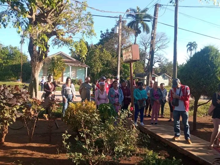 Matutinos especiales en las instituciones educativas en respuesta a la vil agresión sufrida en Venezuela y secuestro del presidente Nicolás Maduro. #CubaConVenezuela #LatirAvileño  #CubaMined <a href="/AlfreMene37409/">Alfre Menendez</a> <a href="/PartidoPCC/">Partido Comunista de Cuba</a> <a href="/MaraEle08350901/">María Elena</a> <a href="/MtnezIc/">Irina Calderín Martínez</a>  <a href="/CalderonPineiro/">Luis Enrique Calderón</a>