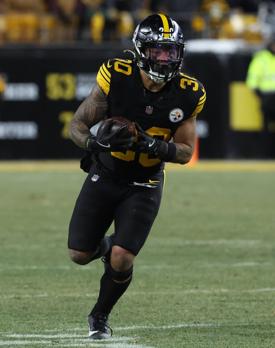 Underdog's tweet image. The only backfield duo with 1,000 yards each this season 🔥