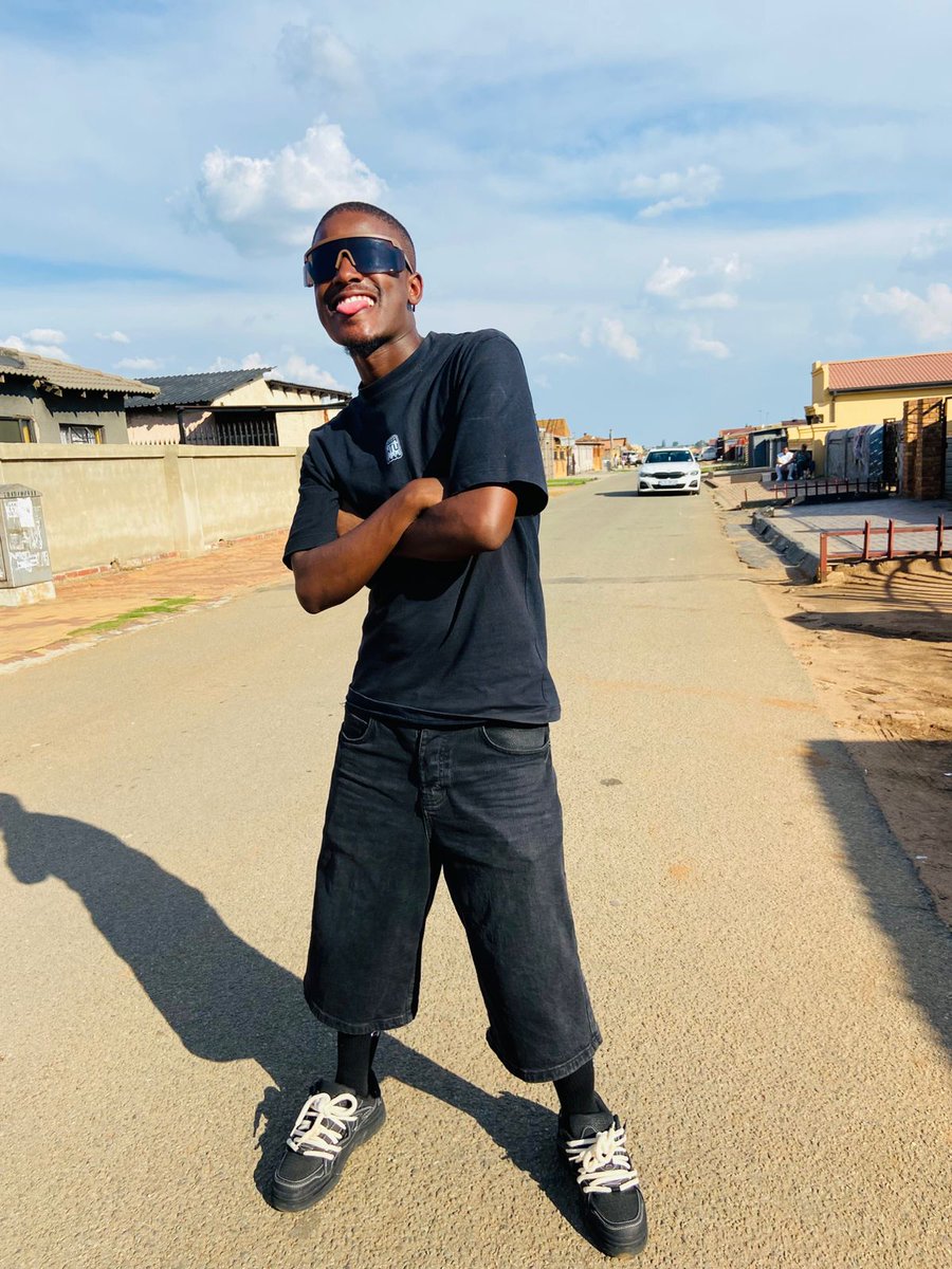 '25 you've been great 💯 to me 🙏🏾

Happy New Year 🚀... we off the moon 🌙