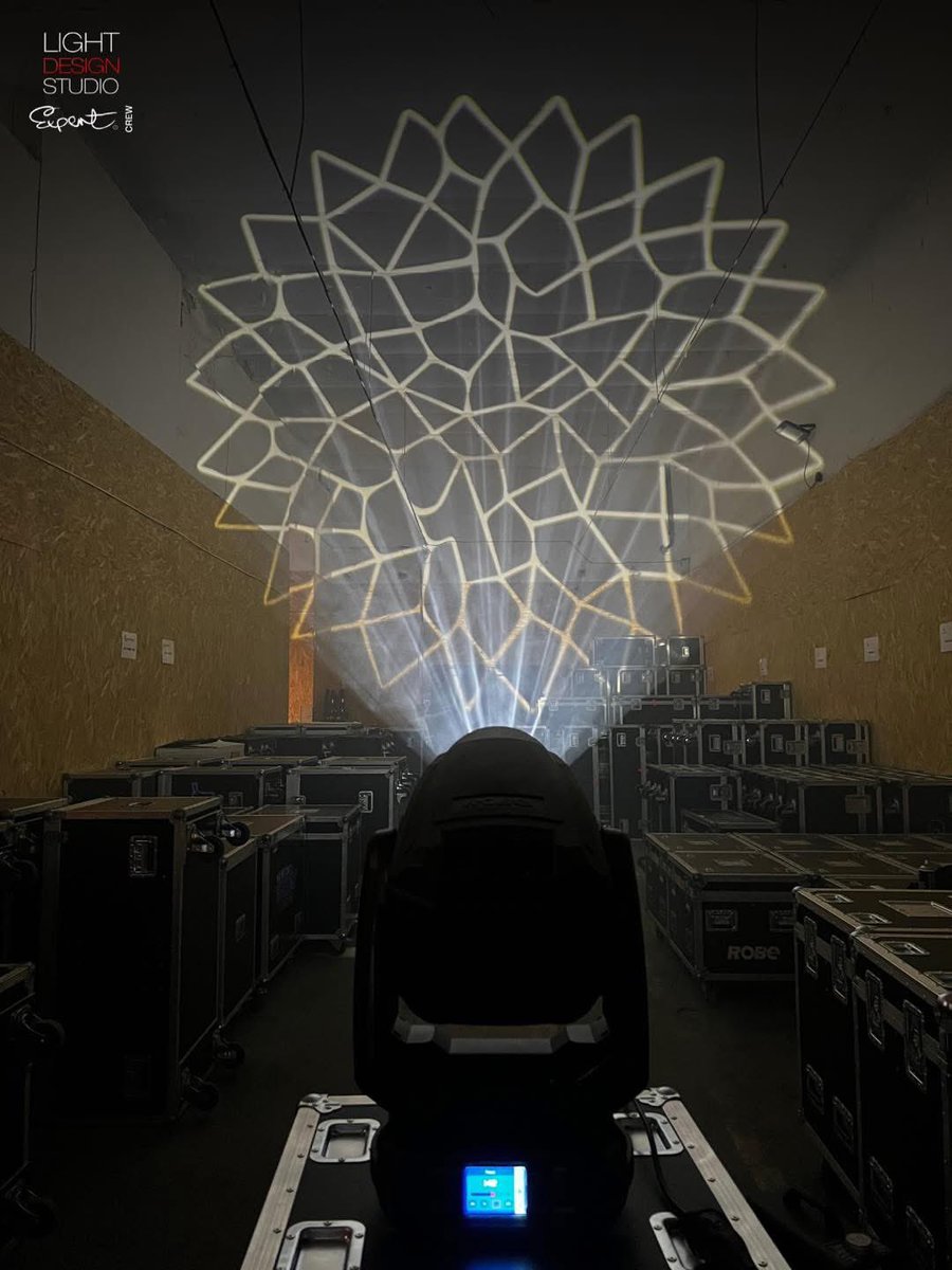 Robelighting's tweet photo. Kicking off the week in Budapest, Hungary, with Expert Crew Kft & their new @Robelighting #LedPointe luminaires supplied through AVL Trade.
#robelighting #expertcrew #avltrade #robeinnovation #newrobegear https://t.co/OpKSxLM6rr