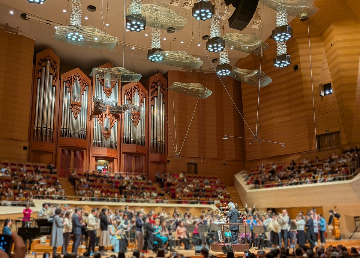 2025年は栗田さん指揮で終わり、2026年は栗田さん指揮で始まったクポ⌒●⌒🎶シエナのライオン・キング・メドレーでの栗田さんのバスドラパンチが力強くてかっこよかったクポ⌒●⌒👊ポンポンにパワー注入で明日からもがんばるクポ⌒●⌒🟠2027年1月5日もシエナの演奏があるみたいクポ⌒●⌒🎍