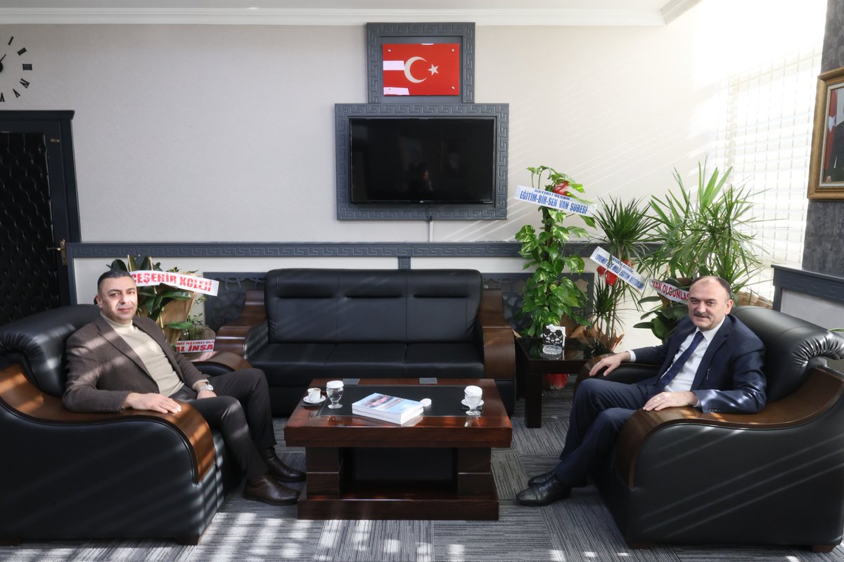 📍İl Millî Eğitim Müdürümüze Hayırlı Olsun Ziyareti

Bahçeşehir Koleji Kurucu Müdürü Mümtaz ATLIHAN, İl Milli Eğitim Müdürümüz Sn. Bilal Yılmaz ÇANDIROĞLU'nu ziyaret ederek hayırlı olsun dileklerini ilettiler.

<a href="/tcmeb/">Millî Eğitim Bakanlığı</a> <a href="/tcvanvaliligi/">T.C. Van Valiliği 🇹🇷</a> <a href="/bycandiroglu/">Bilal Hoca</a>