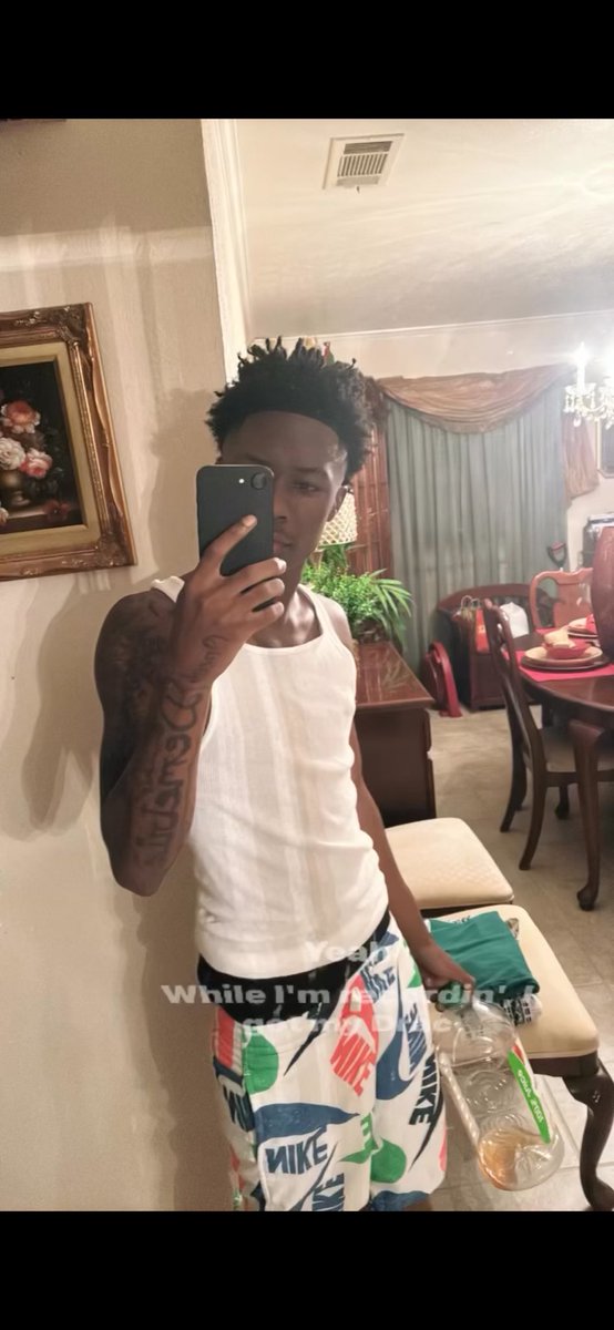 Wellknowndee_11 tweet media