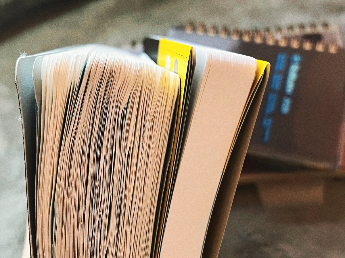 JINNlg's tweet photo. 仕事用ノート使い切った📓
1日1ページ→後半1日2ページ、約1年3ヶ月。2冊目の黒、今年も1年つめこむ🔗

📎｜ #手帳ノート記録 #STALOGY https://t.co/UrdbHRrlnz