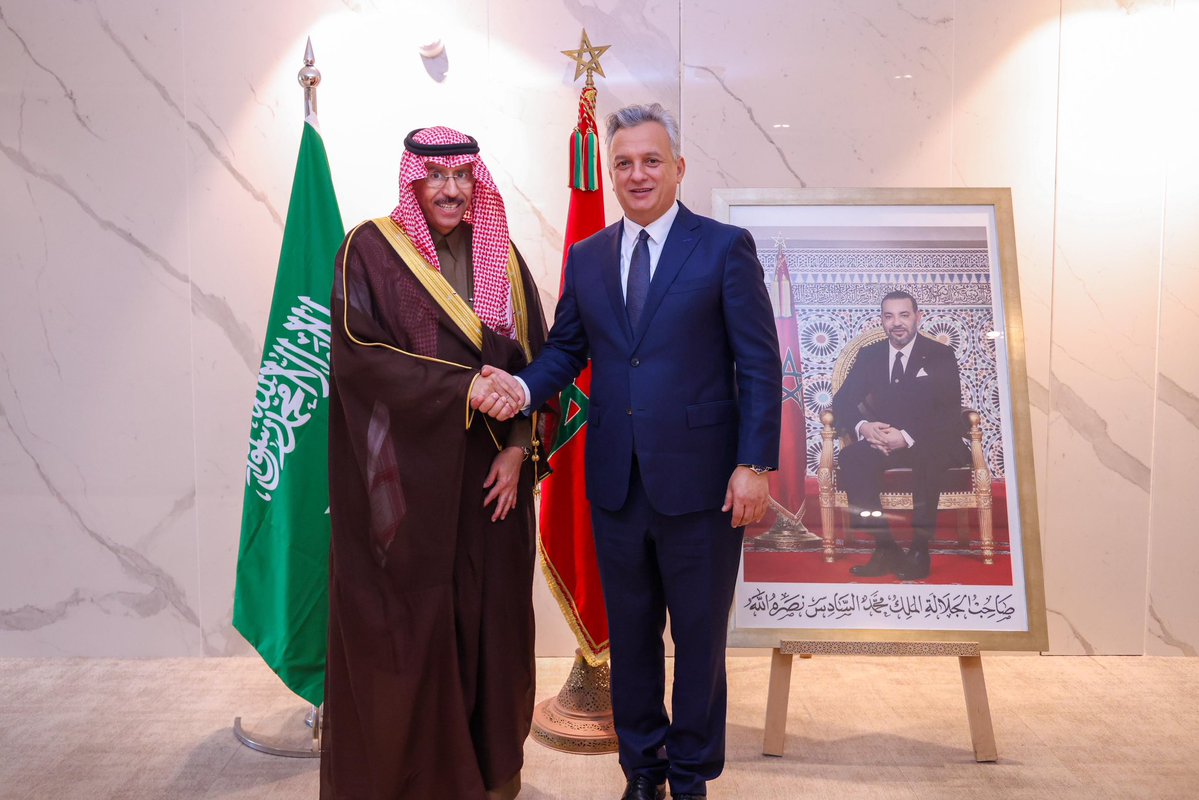 KSAembassyMA's tweet image. قام سفير خادم الحرمين الشريفين سعادة السفير الدكتـور/سامي بن عبدالله الصالح @SAMIOALSALEH يوم الاثنين 5 يناير2026م بزيارة لمعالي السيد/كريم زيدان الوزير المنتدب لدى رئيس الحكومة المكلف بالاستثمار والإلتقائيةوتقييم السياسات العمومية بالمملكة المغربية الشقيقة،وذلك بمقر الوزارة.…