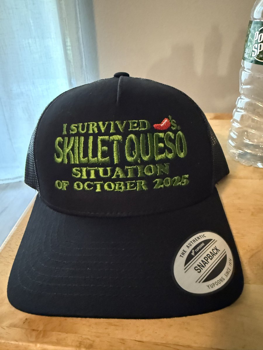 hozay09's tweet photo. Thanks for the hat @Chilis #chilis https://t.co/zQvRKo3scL