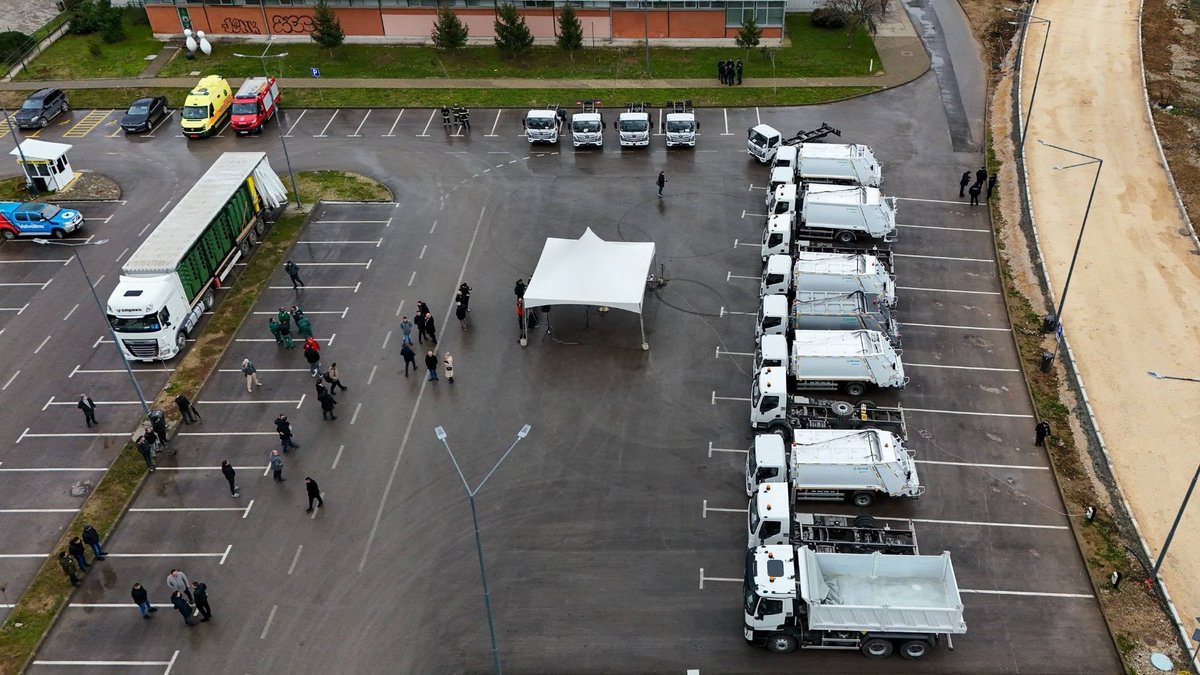 Мицкоски: Со промоцијата и испораката на опремата за справување со цврстиот отпад правиме исчекор кон почиста животна средина-наместо импровизации, градиме систем ⬇️

🔗vlada.mk/mk-MK/odnosi-s…