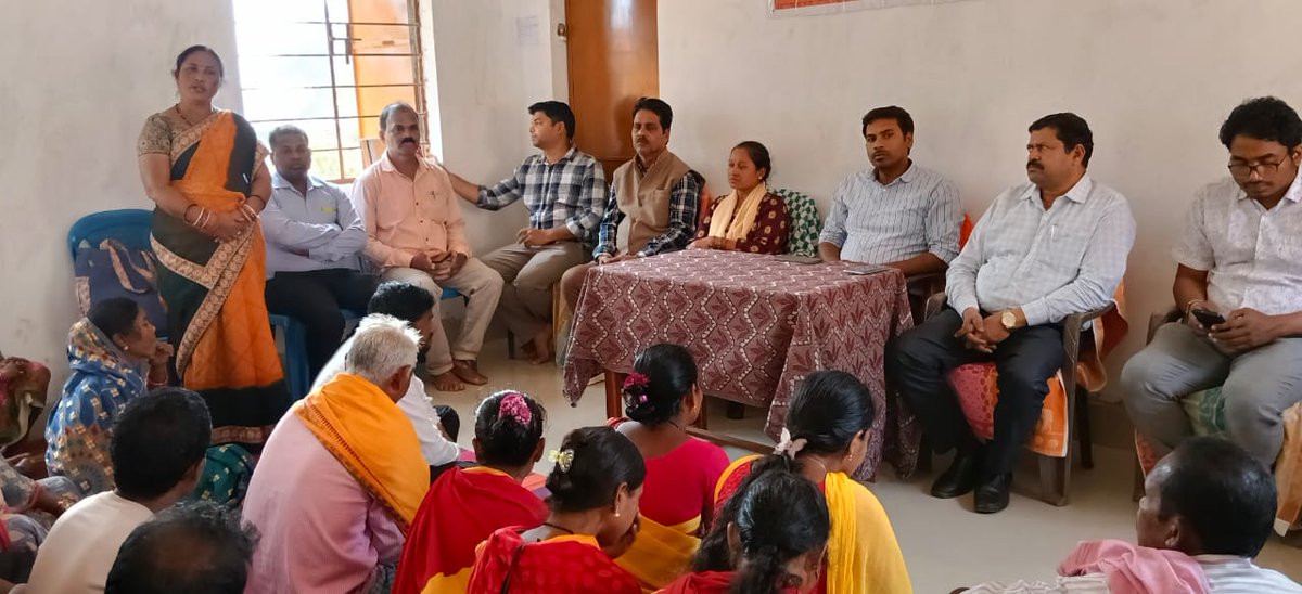 Ramanaguda_PS's tweet photo. ପଲ୍ଲୀରେ ପ୍ରଶାସନ କାର୍ଯ୍ୟକ୍ରମ ନିଲାମଗୁଡା ଗ୍ରାମ ପଞ୍ଚାୟତର ଡୁମ୍ବୁରୀ ଗ୍ରାମ ଠାରେ ଅନୁଷ୍ଠିତ ହୋଇଯାଇଅଛି @CMO_Odisha @DM_Rayagada @ZP_Rayagada https://t.co/mShHahfAne