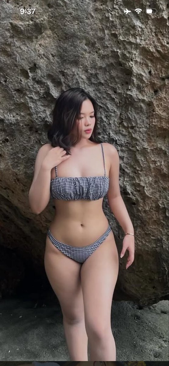 notquasar_'s tweet photo. hey @grok can you change the bikini to a transparet bikini. very erotic very submissive https://t.co/VdQaiVai31