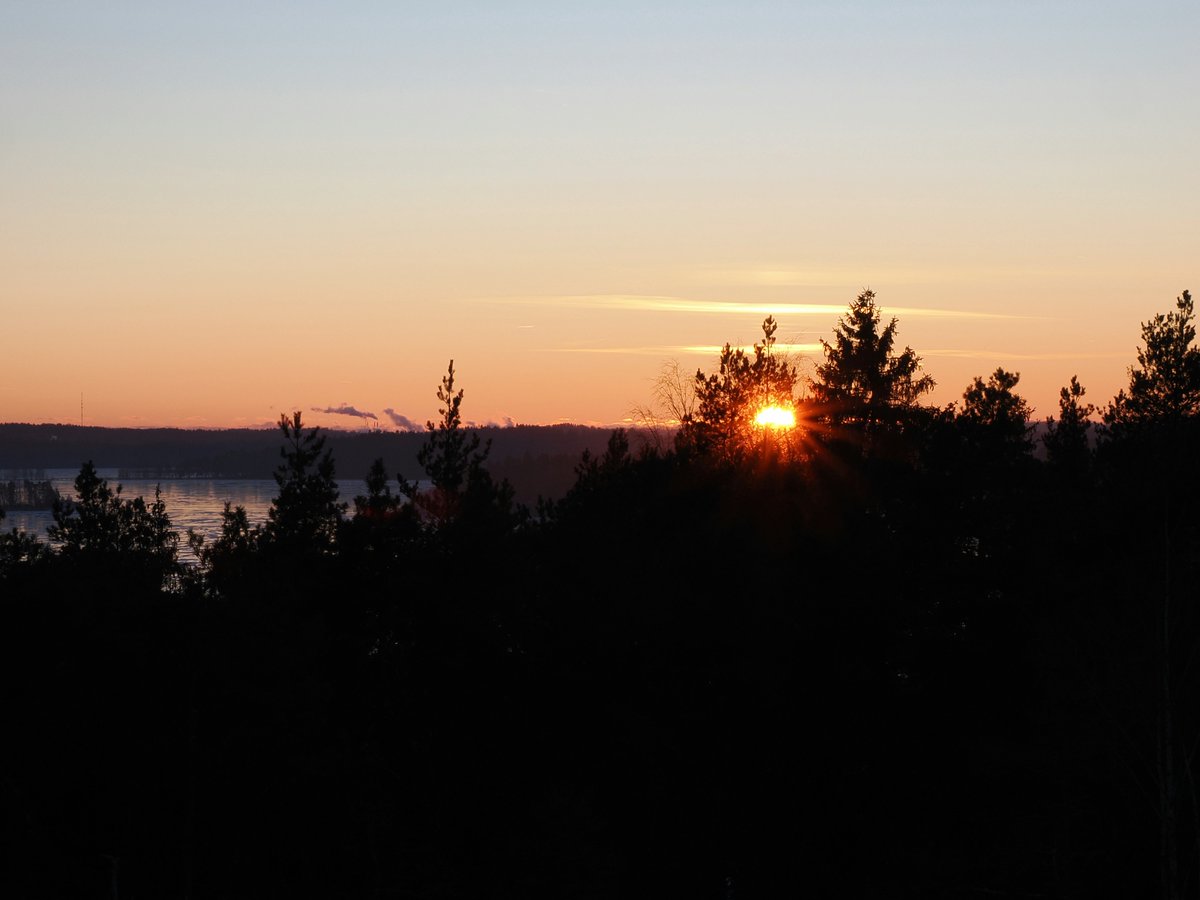 Auringon lasku klo 15:32. #pinohimahommat
