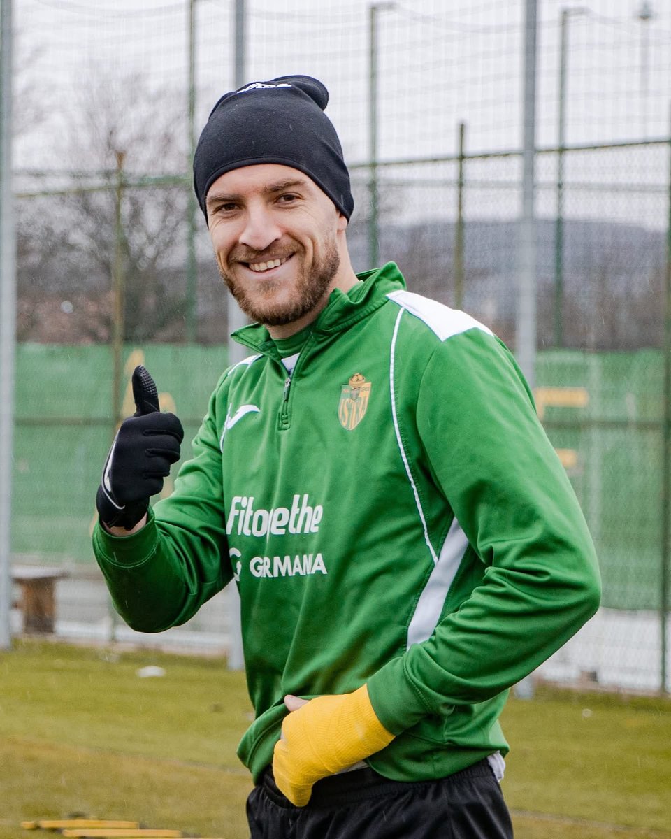 NKIstra1961's tweet photo. Krenule su zimske pripreme seniora! 🥶 Dobro došli nazad zeleno žuti 💚💛

#ForzaIstra https://t.co/kH618j5wlJ
